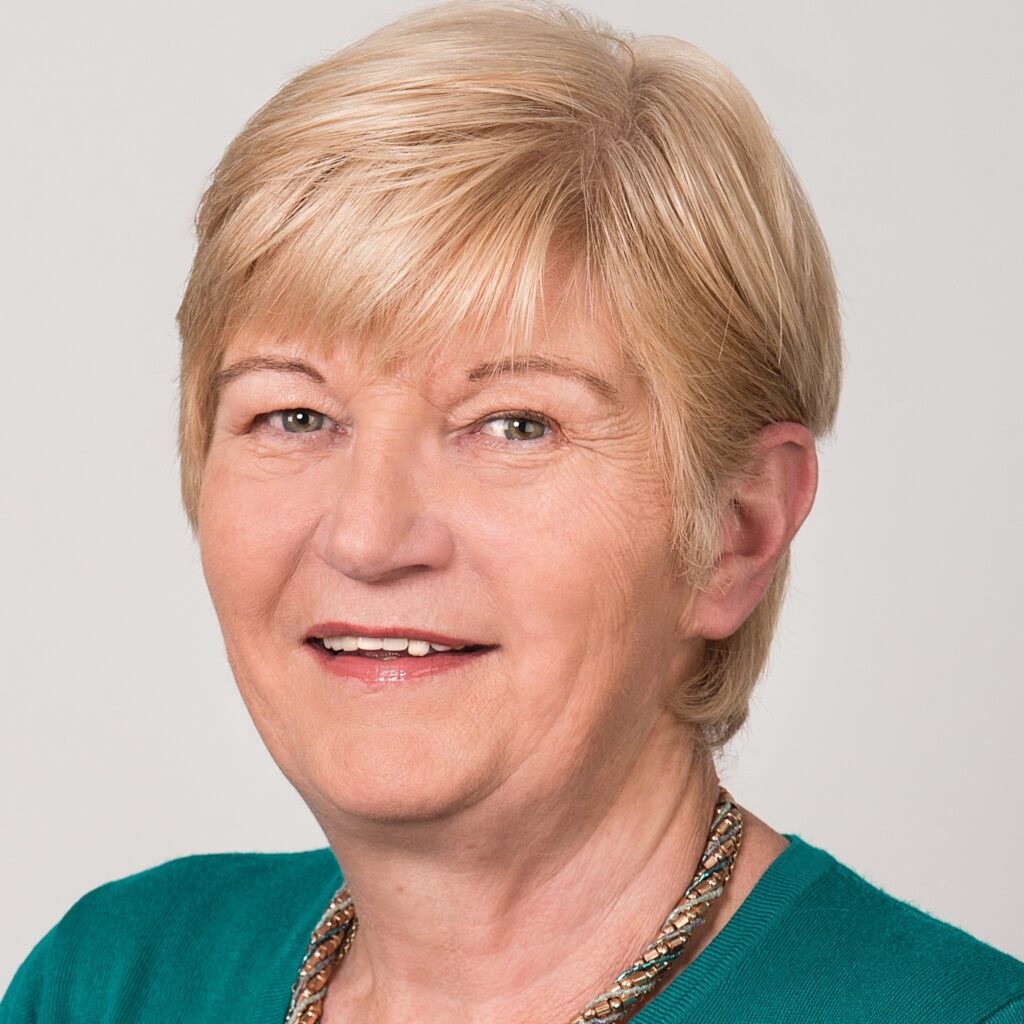 Meet the Team 10 3Q Recruitment Office Team Member of Pauline Murray